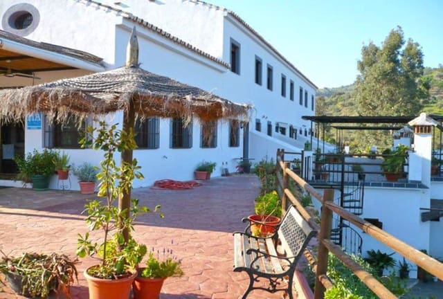 17 soveværelse Finca/Landehus til salg i Guaro med swimmingpool - € 780.000 (Ref: 7903772)