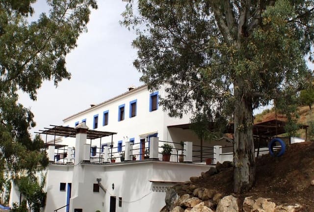 17 soveværelse Finca/Landehus til salg i Guaro med swimmingpool - € 780.000 (Ref: 7903772)