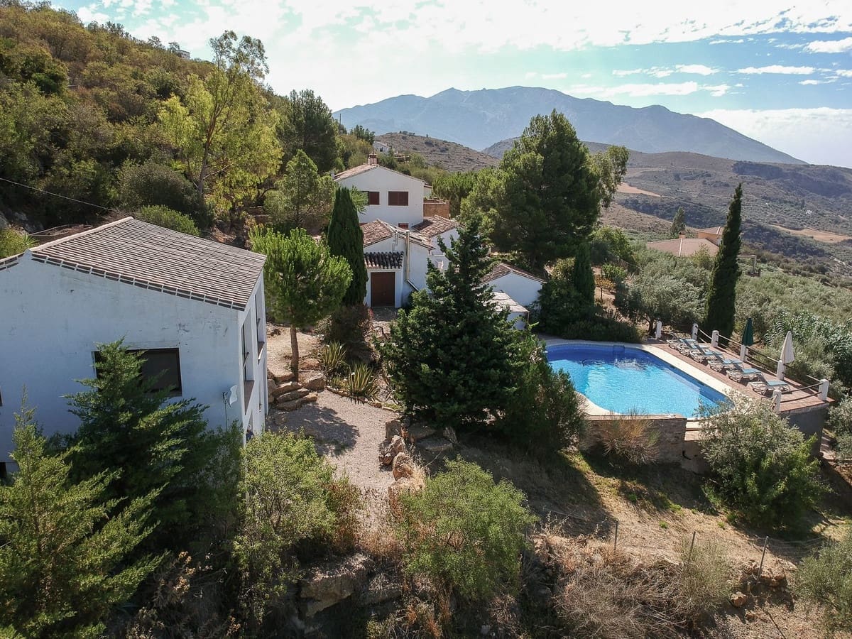 14 bedroom Finca/Country House for sale in Periana with pool € 750,000 (Ref 8123726)