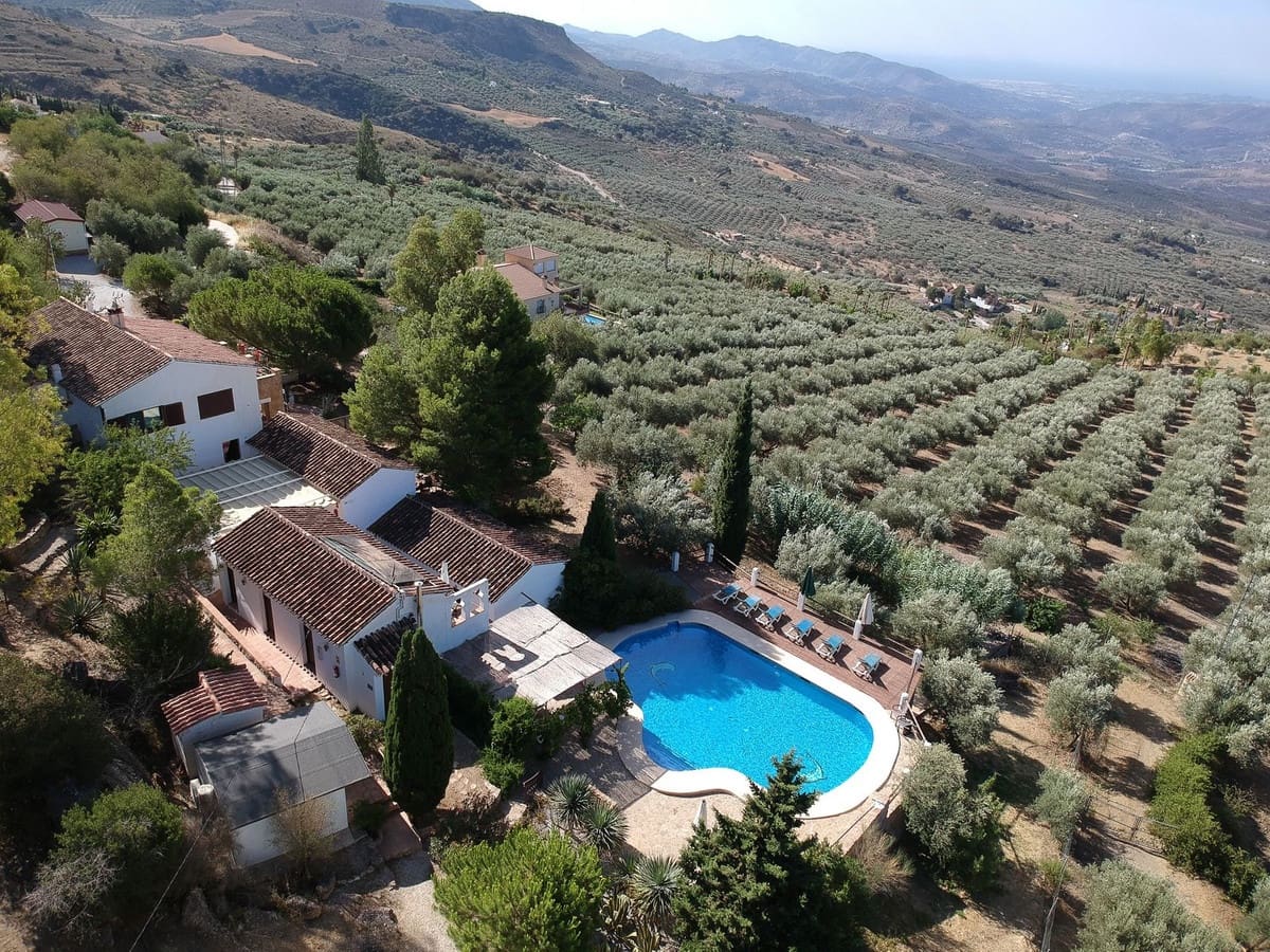 14 bedroom Finca/Country House for sale in Periana with pool €