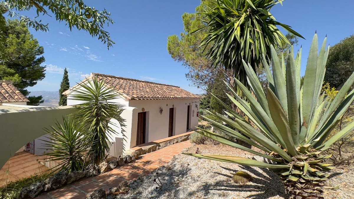 14 bedroom Finca/Country House for sale in Periana with pool €