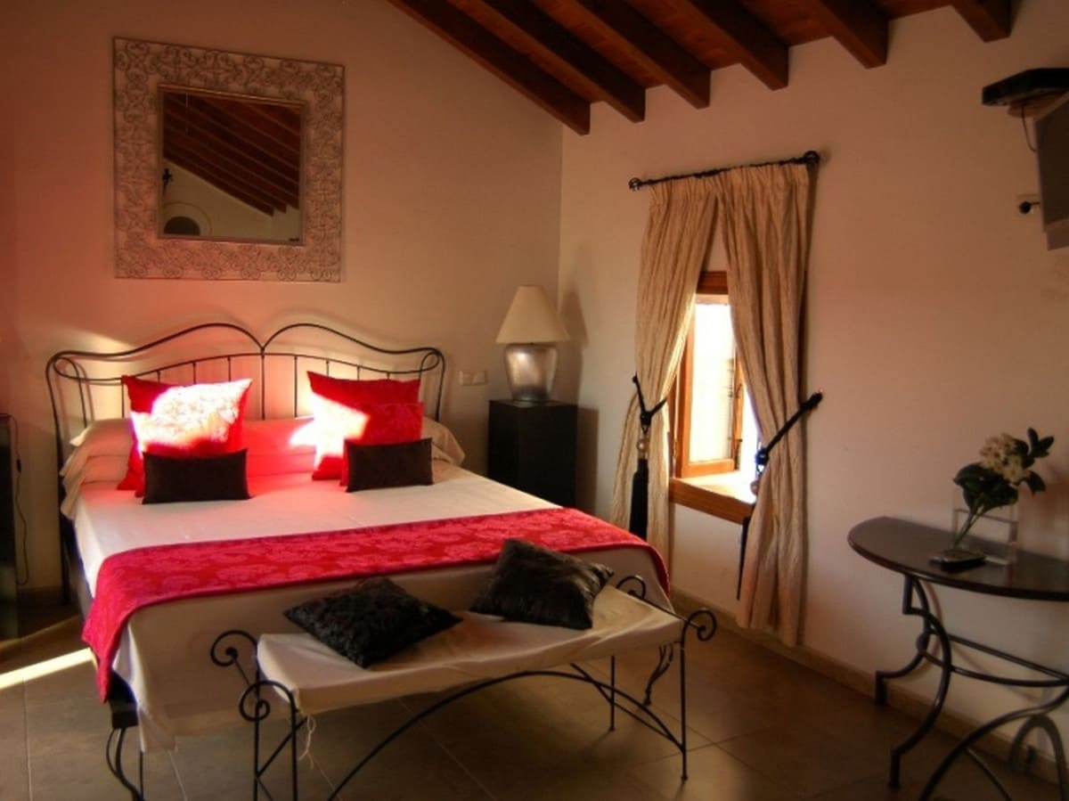 10 quarto Hotel para venda em Velez-Malaga com piscina - 990 000 € (Ref: 8193723)