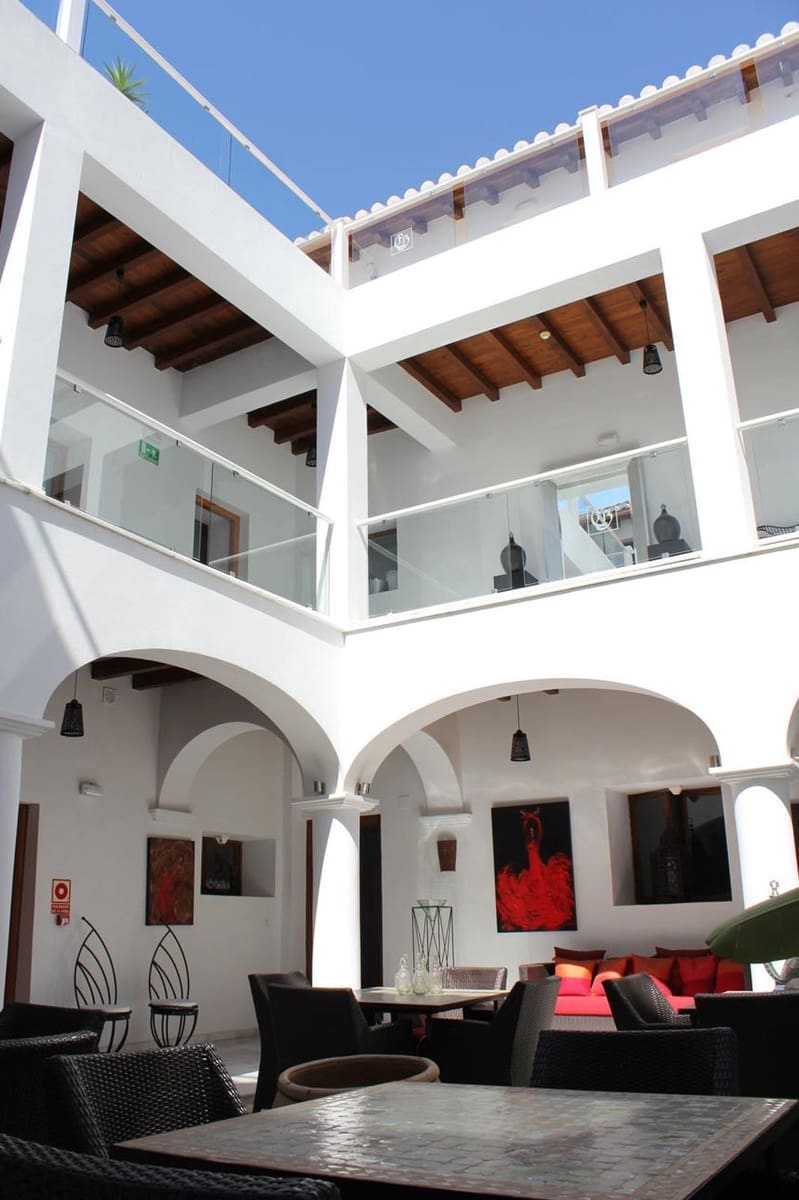 10 quarto Hotel para venda em Velez-Malaga com piscina - 990 000 € (Ref: 8193723)