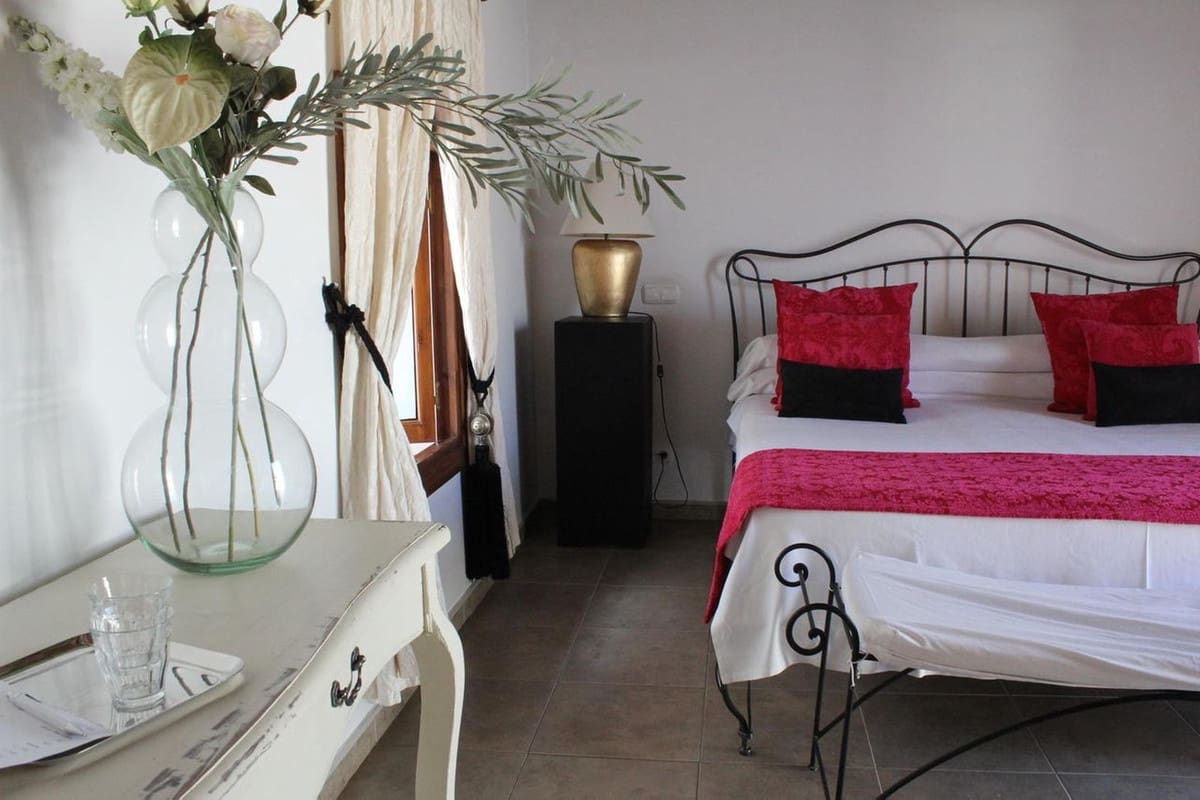 10 quarto Hotel para venda em Velez-Malaga com piscina - 990 000 € (Ref: 8193723)