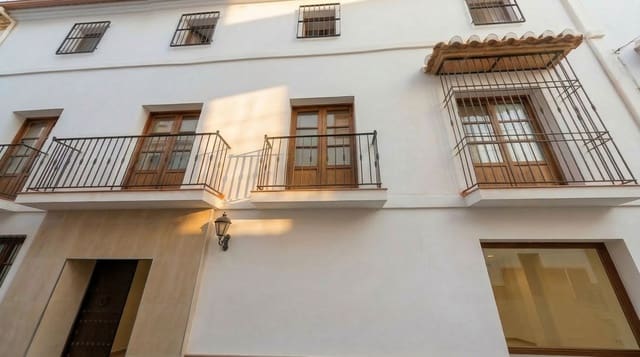 Hotel de 10 habitaciones en Vélez-Málaga en venta con piscina - 990.000 € (Ref: 8193723)