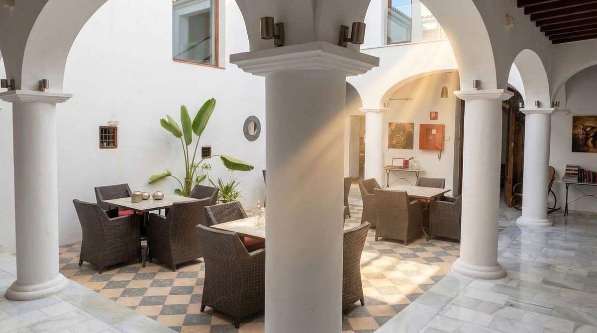 Hotel de 10 habitaciones en Vélez-Málaga en venta con piscina - 990.000 € (Ref: 8193723)