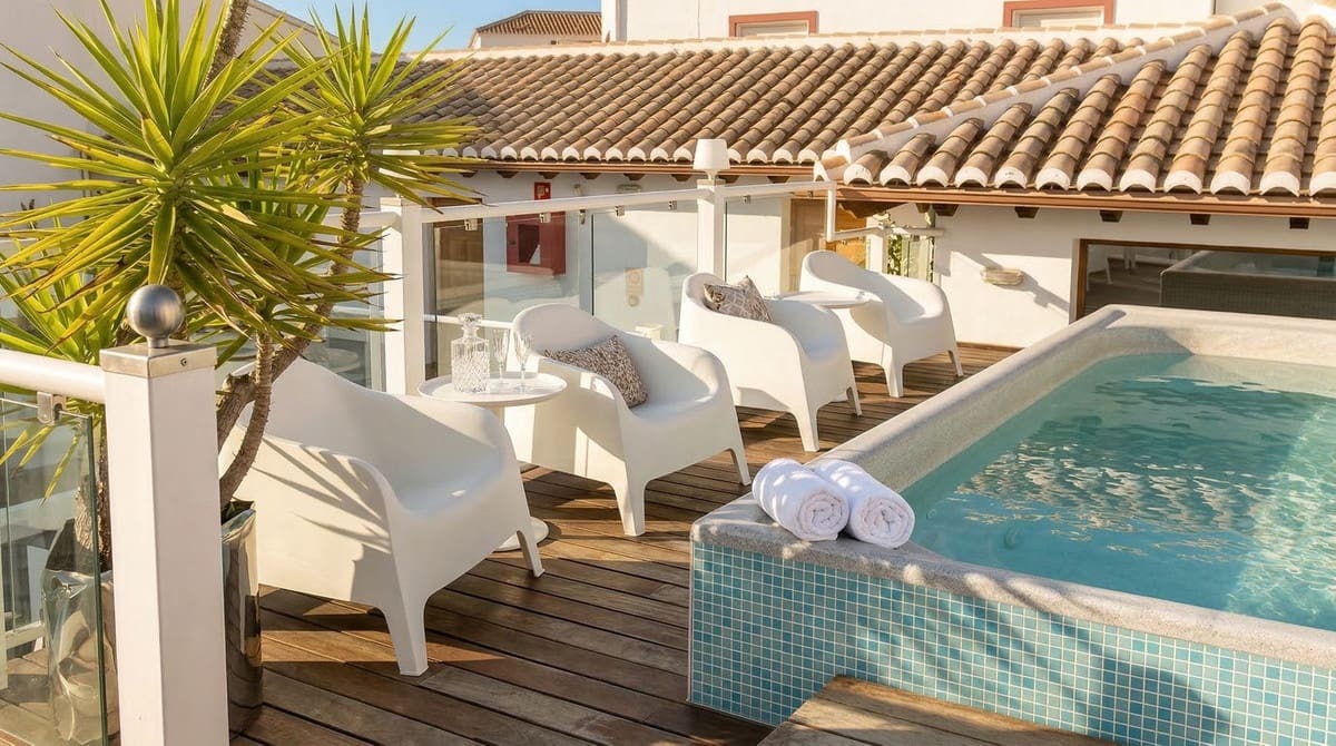 Hotel de 10 habitaciones en Vélez-Málaga en venta con piscina - 990.000 € (Ref: 8193723)