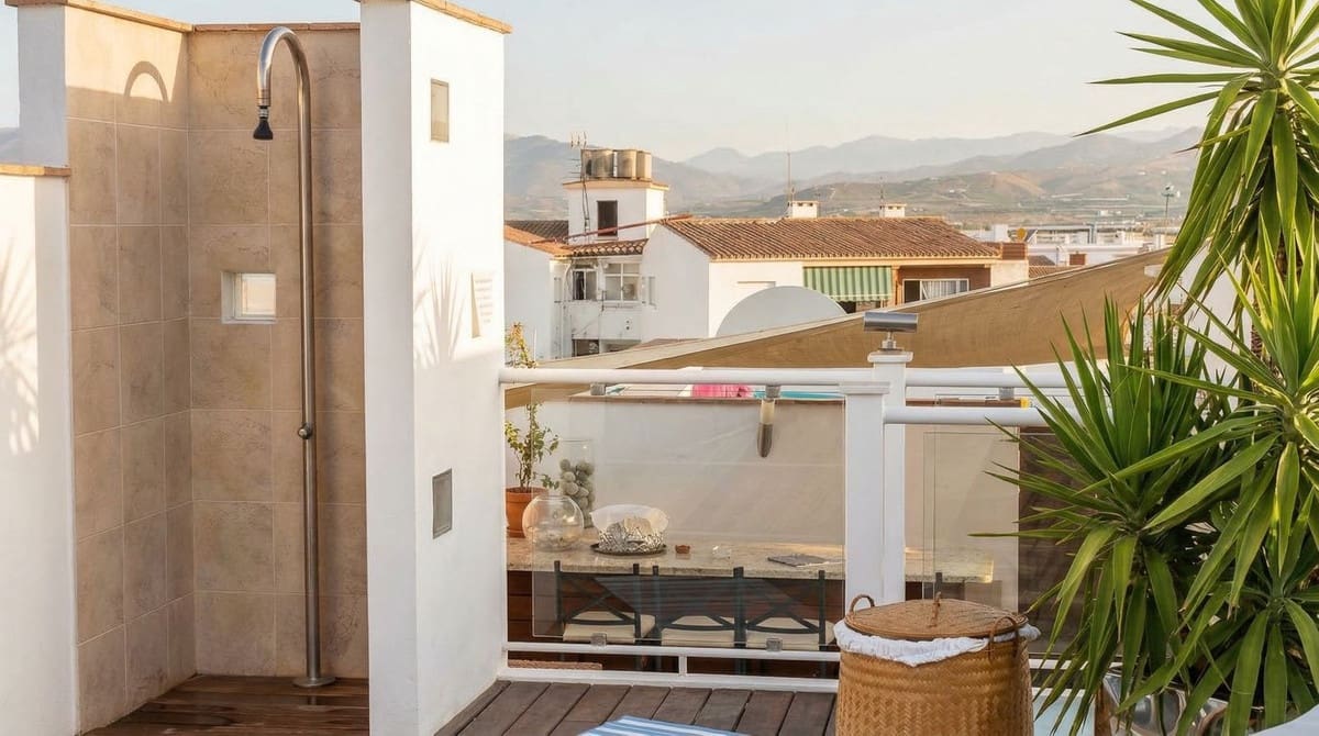 Hotel de 10 habitaciones en Vélez-Málaga en venta con piscina - 990.000 € (Ref: 8193723)