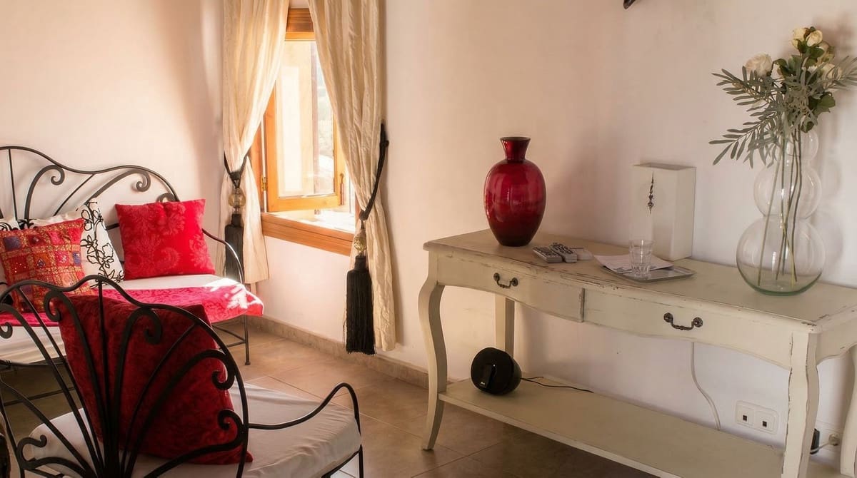 Hotel de 10 habitaciones en Vélez-Málaga en venta con piscina - 990.000 € (Ref: 8193723)