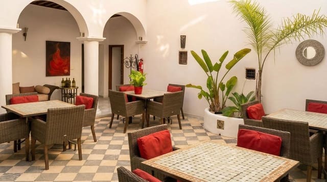 10 slaapkamer Hotel te koop in Vélez-Málaga met zwembad - € 990.000 (Ref: 8193723)