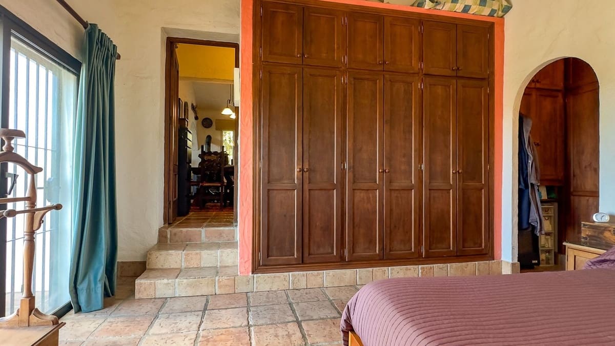 3 bedroom Finca/Country House for sale in Alhaurin el Grande with pool garage - € 680,000 (Ref: 8304383)