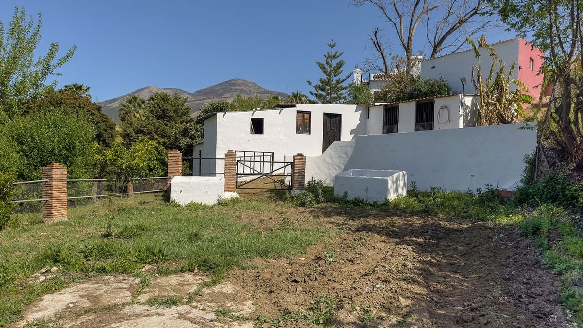 3 soverom Finca/Herregård til salgs i Alhaurin el Grande med svømmebasseng garasje - € 680 000 (Ref: 8304383)