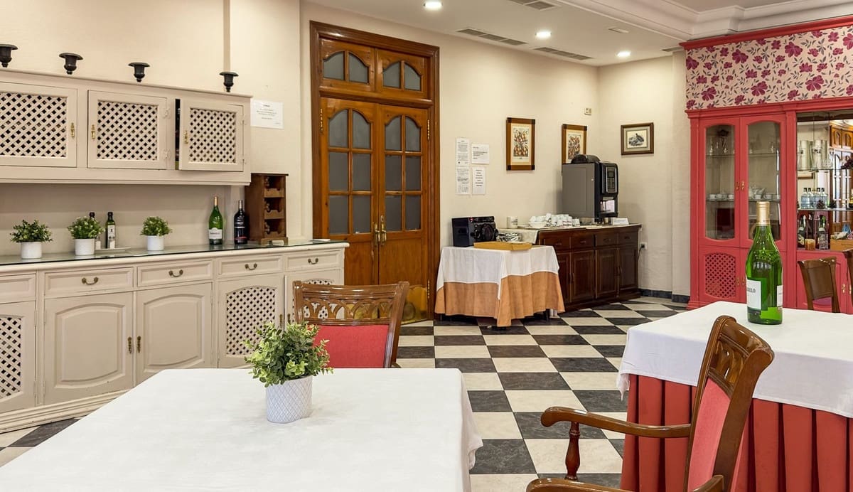 63 sypialnia Hotel na sprzedaż w Antequera z garażem - 3 500 000 € (Ref: 8397677)