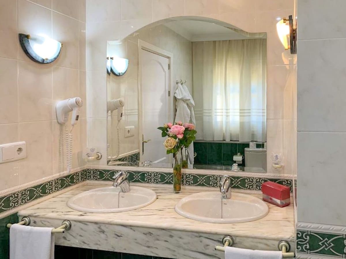 63 quarto Hotel para venda em Antequera com garagem - 3 500 000 € (Ref: 8397677)