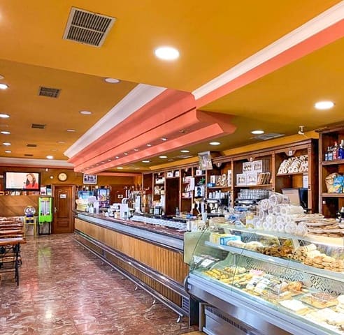 63 soverom Hotell til salgs i Antequera med garasje - € 3 500 000 (Ref: 8397677)