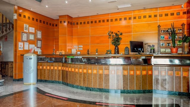 63 soverom Hotell til salgs i Antequera med garasje - € 3 500 000 (Ref: 8397677)