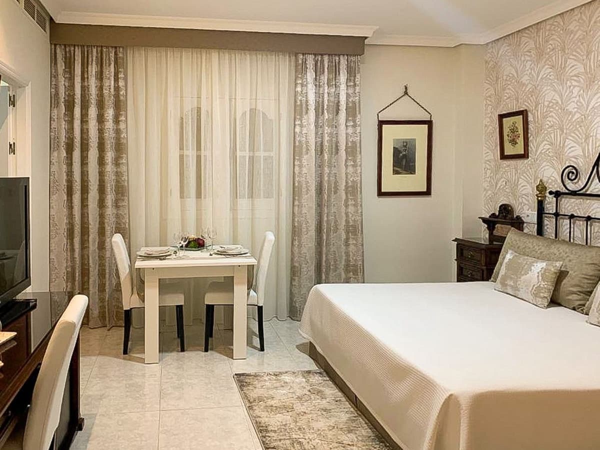 63 sypialnia Hotel na sprzedaż w Antequera z garażem - 3 500 000 € (Ref: 8397677)