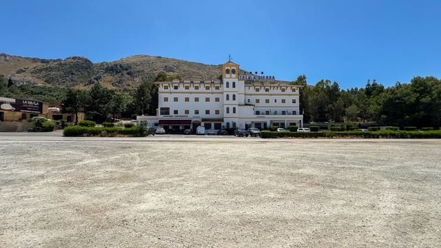 63 slaapkamer Hotel te koop in Antequera met garage - € 3.500.000 (Ref: 8397677)