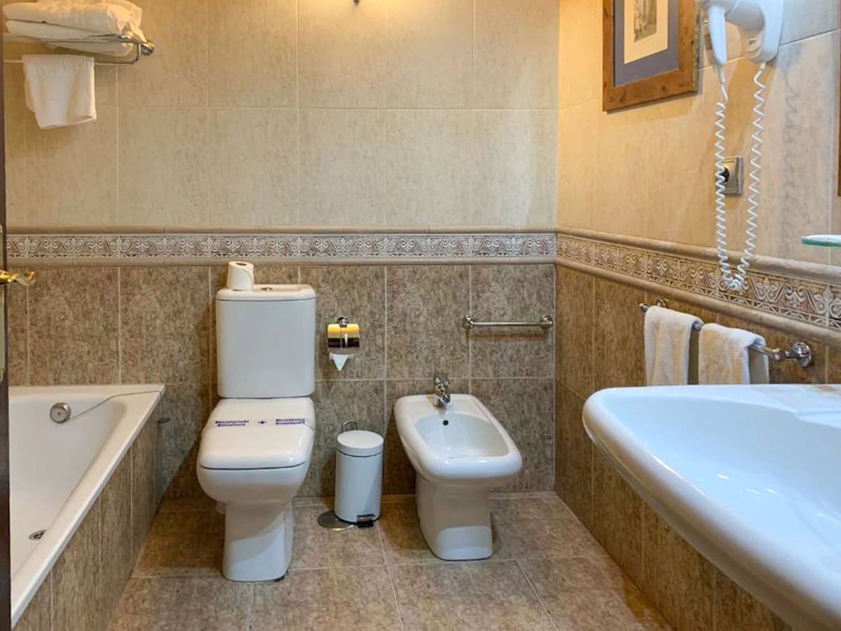 63 sypialnia Hotel na sprzedaż w Antequera z garażem - 3 500 000 € (Ref: 8397677)