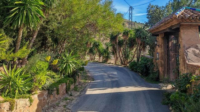 5 Zimmer Finca/Landgut zu verkaufen in Villanueva de la Concepcion mit Pool Garage - 525.000 € (Ref: 8716883)