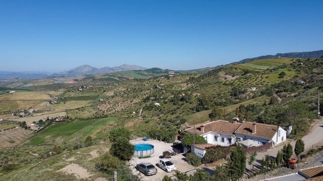 6 soveværelse Finca/Landehus til salg i Villanueva de la Concepcion med garage - € 367.500 (Ref: 8990136)