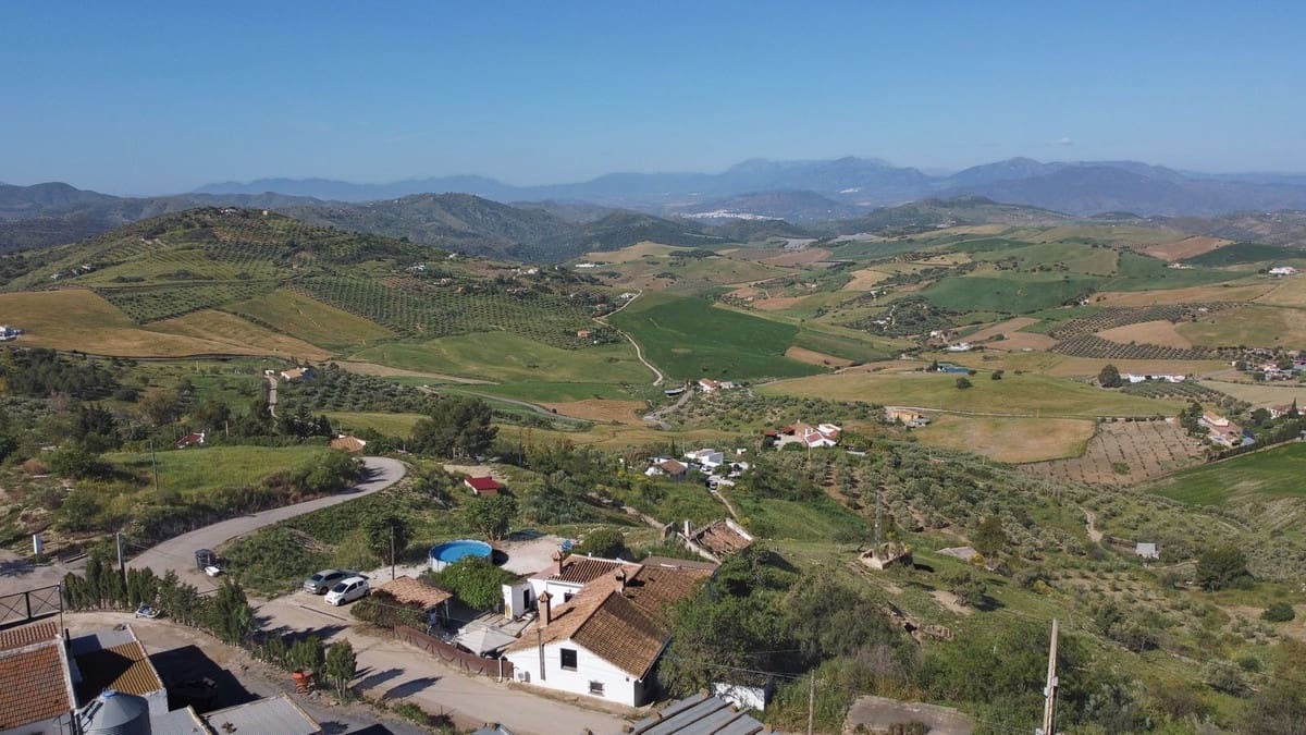 6 chambre Finca/Maison de Campagne à vendre à Villanueva de la Concepcion avec garage - 299 500 € (Ref: 8990136)