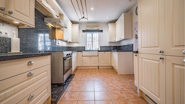 6 sypialnia Finka/Dom wiejski na sprzedaż w Villanueva de la Concepcion z garażem - 265 000 € (Ref: 8990136)