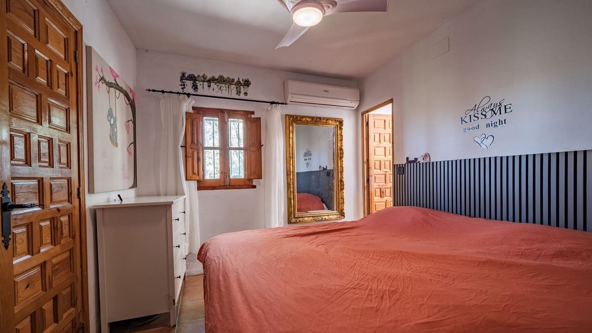 6 soveværelse Finca/Landehus til salg i Villanueva de la Concepcion med garage - € 265.000 (Ref: 8990136)