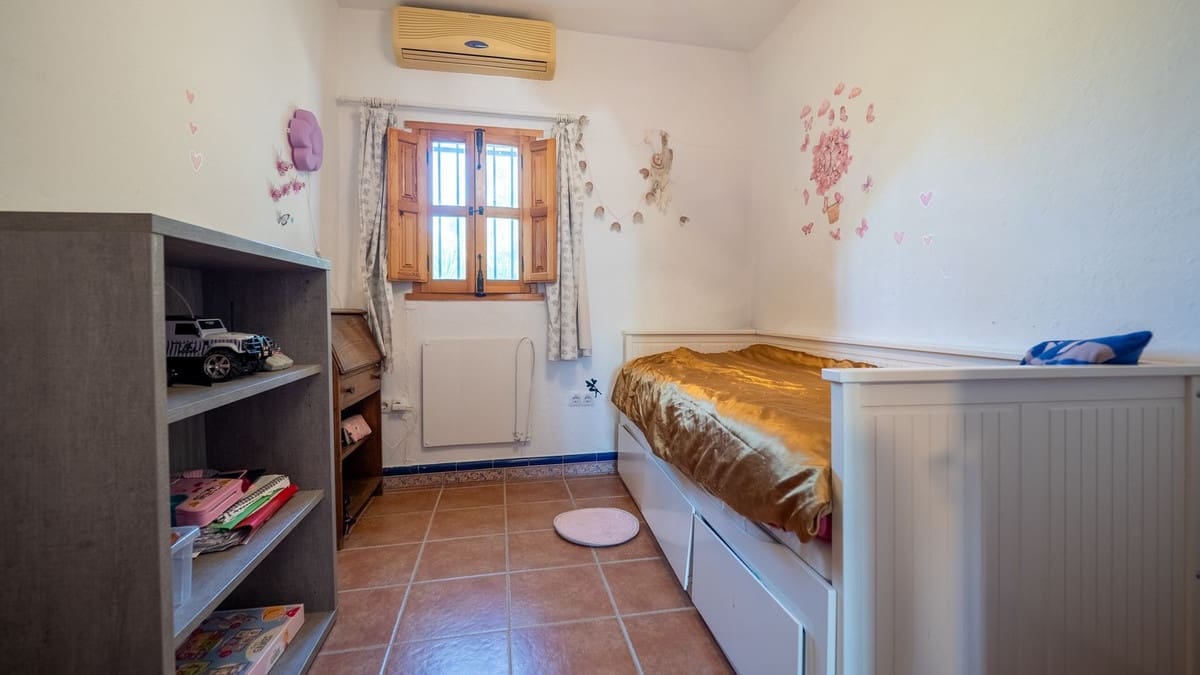 6 soveværelse Finca/Landehus til salg i Villanueva de la Concepcion med garage - € 265.000 (Ref: 8990136)