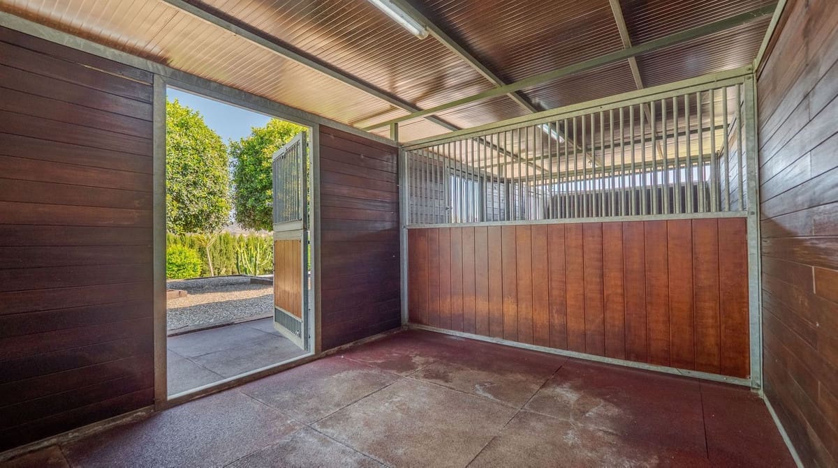 4 soveværelse Finca/Landehus til salg i Coin med swimmingpool garage - € 1.300.000 (Ref: 8994377)