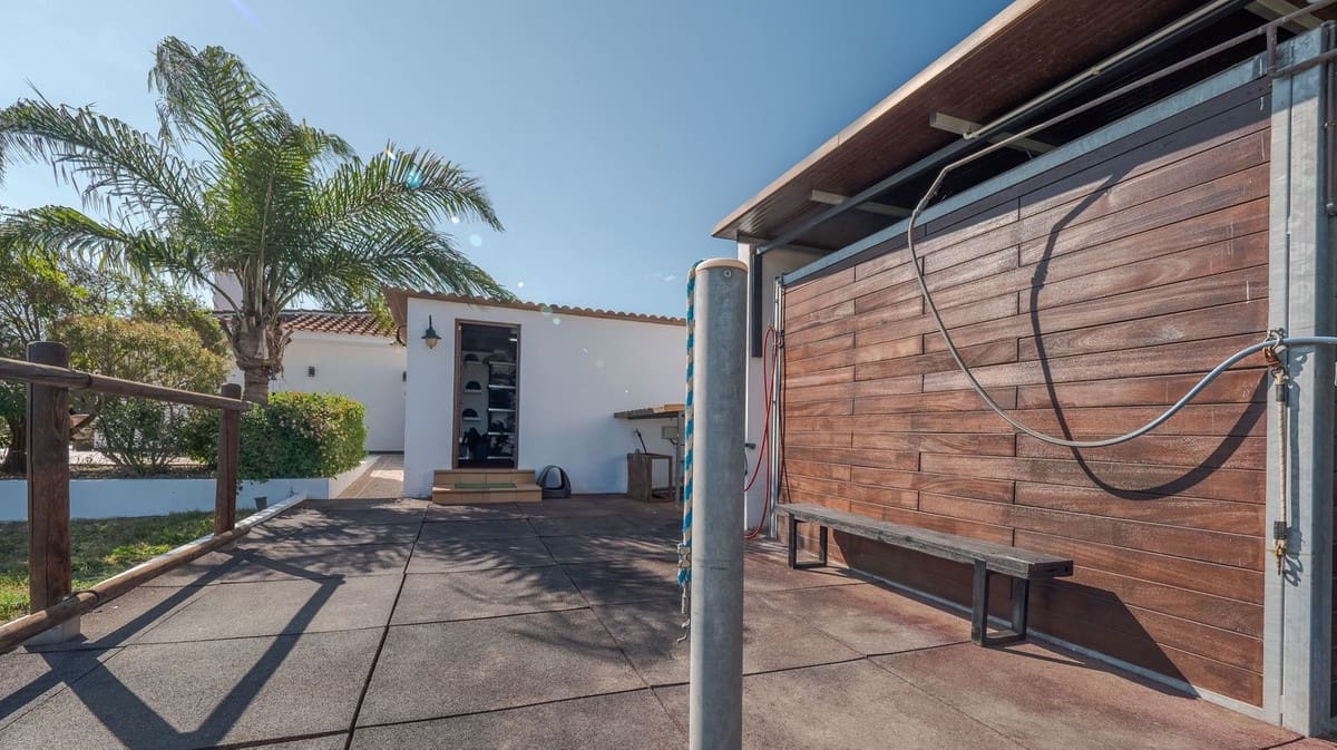 4 soveværelse Finca/Landehus til salg i Coin med swimmingpool garage - € 1.300.000 (Ref: 8994377)