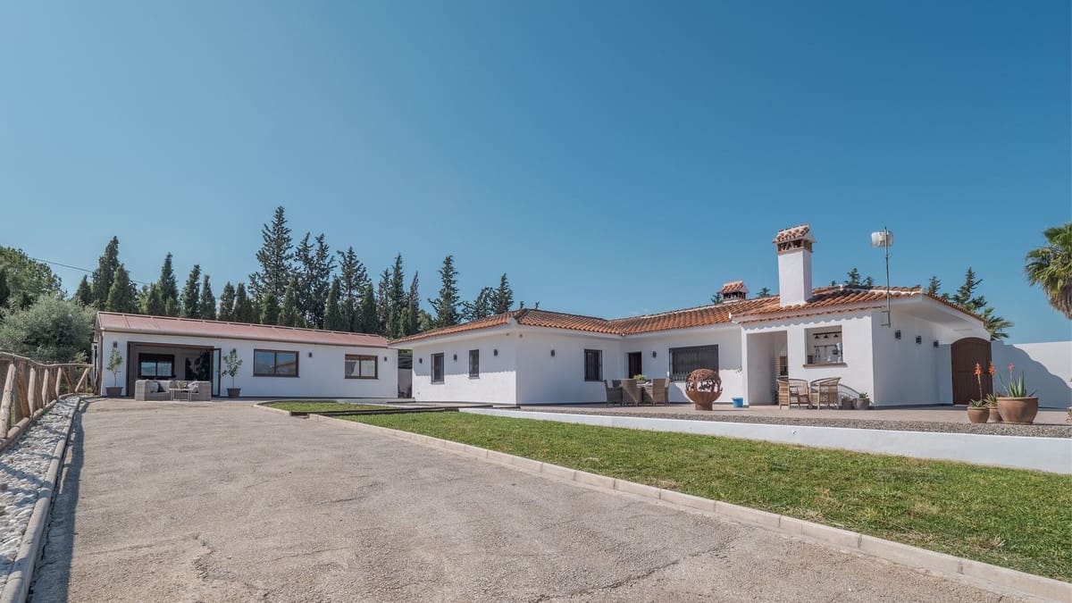 4 soveværelse Finca/Landehus til salg i Coin med swimmingpool garage - € 1.300.000 (Ref: 8994377)