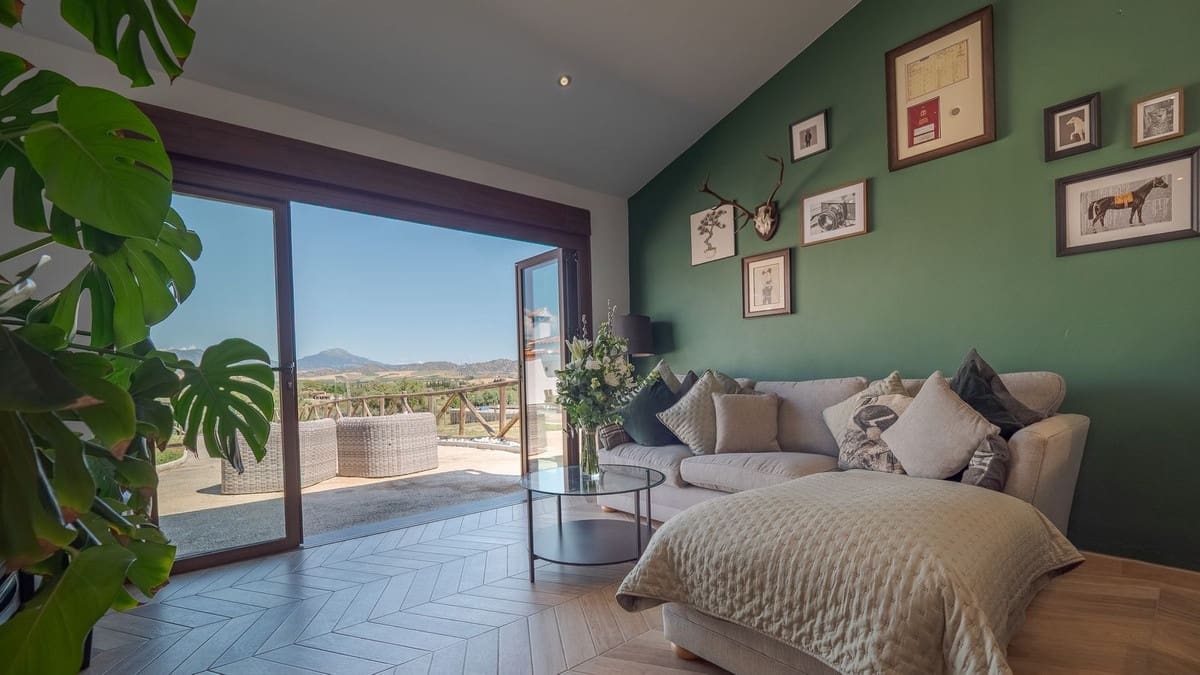 4 soveværelse Finca/Landehus til salg i Coin med swimmingpool garage - € 1.300.000 (Ref: 8994377)