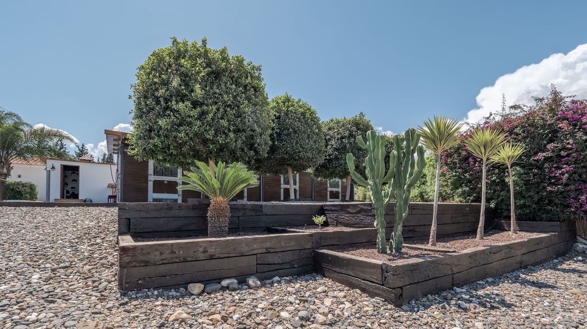 4 soveværelse Finca/Landehus til salg i Coin med swimmingpool garage - € 1.300.000 (Ref: 8994377)