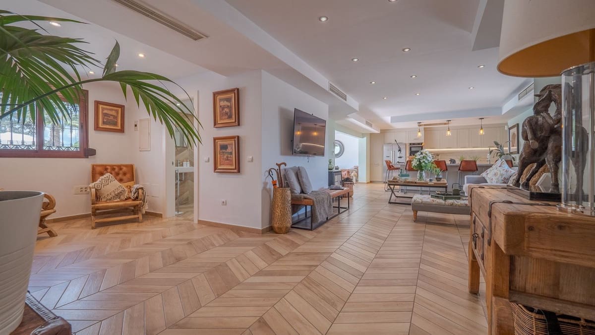 4 soveværelse Finca/Landehus til salg i Coin med swimmingpool garage - € 1.300.000 (Ref: 8994377)