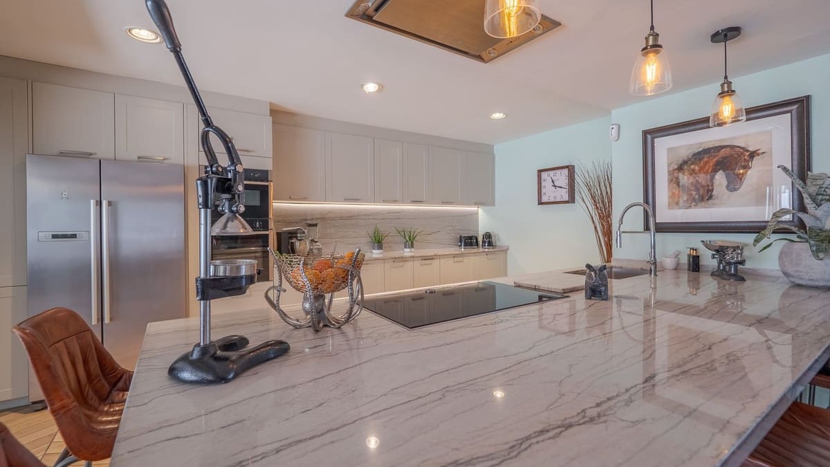 4 soveværelse Finca/Landehus til salg i Coin med swimmingpool garage - € 1.300.000 (Ref: 8994377)