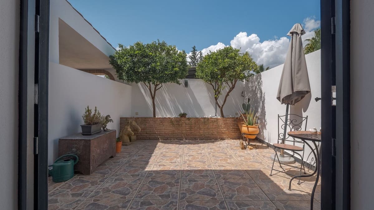 4 soveværelse Finca/Landehus til salg i Coin med swimmingpool garage - € 1.300.000 (Ref: 8994377)