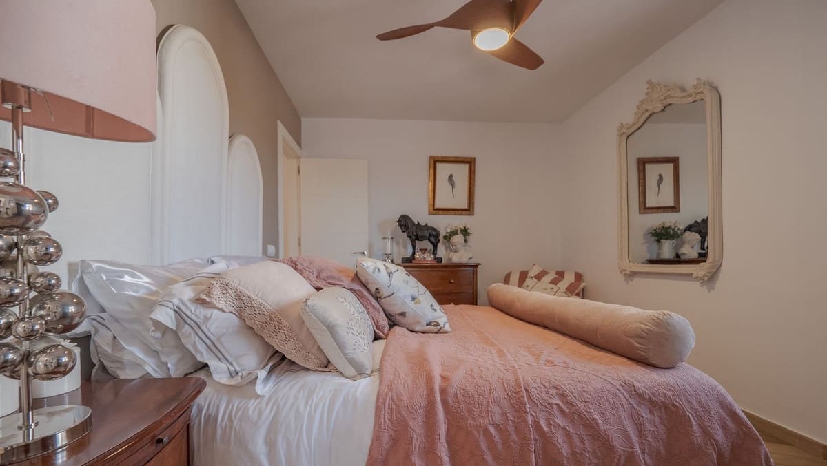 4 soveværelse Finca/Landehus til salg i Coin med swimmingpool garage - € 1.300.000 (Ref: 8994377)