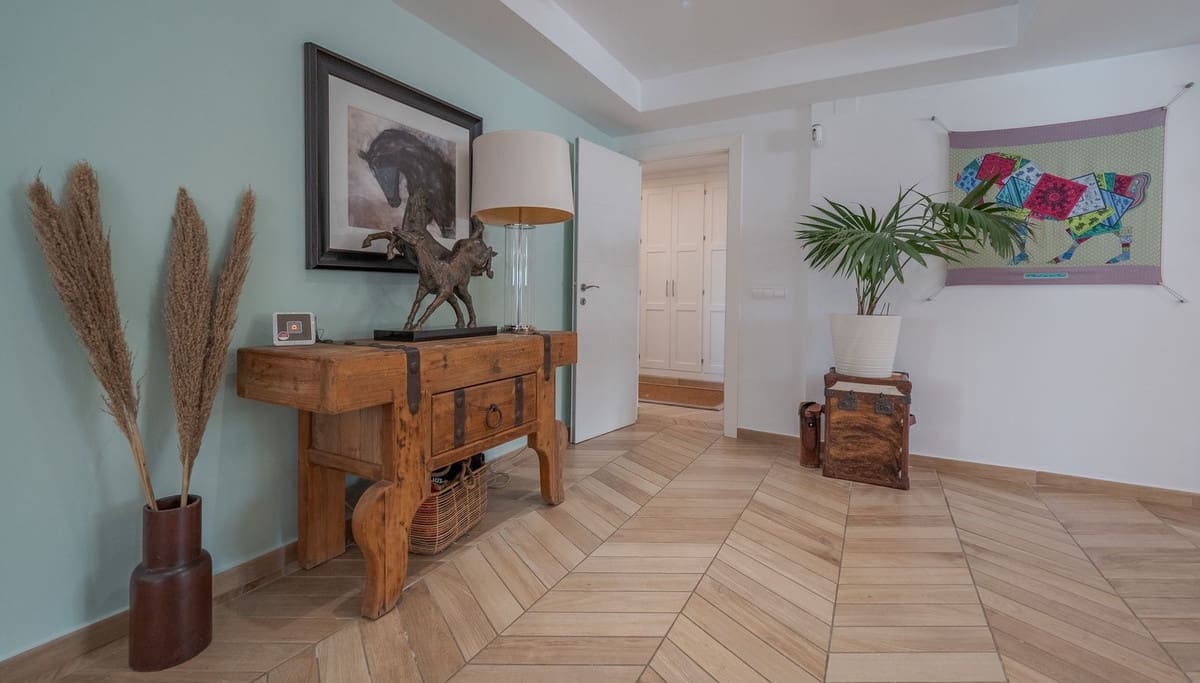 4 soveværelse Finca/Landehus til salg i Coin med swimmingpool garage - € 1.300.000 (Ref: 8994377)