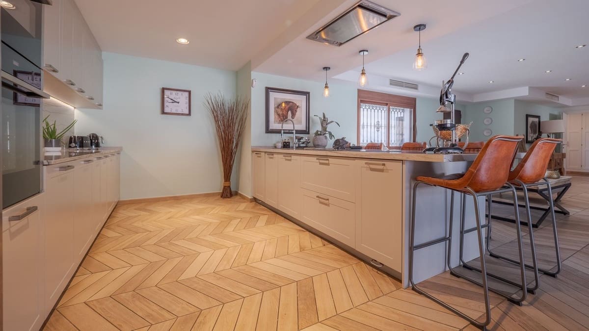 4 soveværelse Finca/Landehus til salg i Coin med swimmingpool garage - € 1.300.000 (Ref: 8994377)