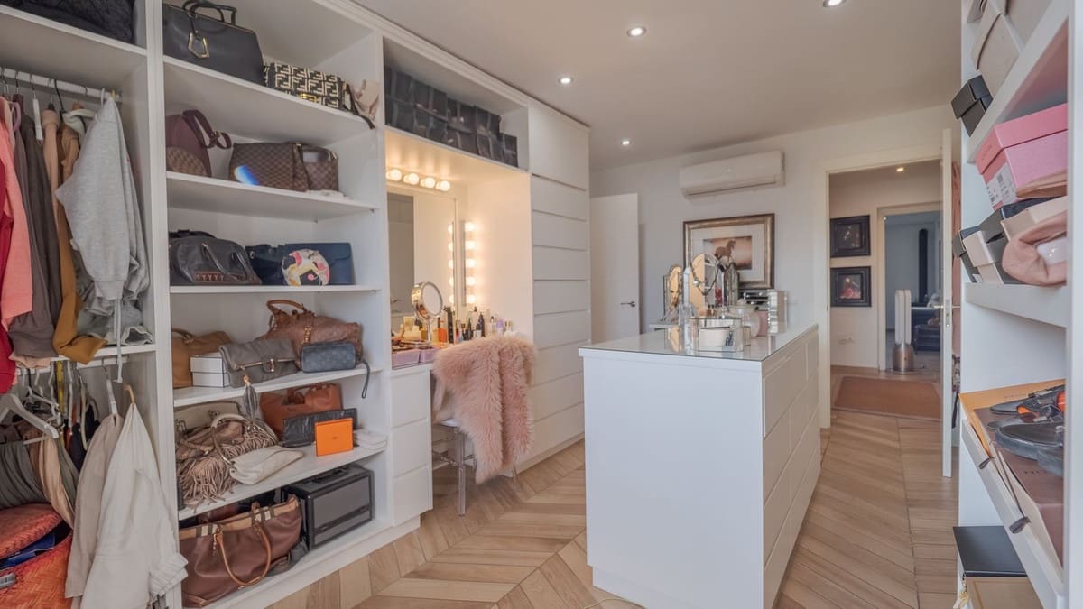 4 soveværelse Finca/Landehus til salg i Coin med swimmingpool garage - € 1.300.000 (Ref: 8994377)