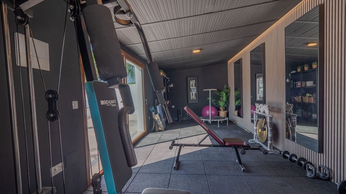 4 soveværelse Finca/Landehus til salg i Coin med swimmingpool garage - € 1.300.000 (Ref: 8994377)