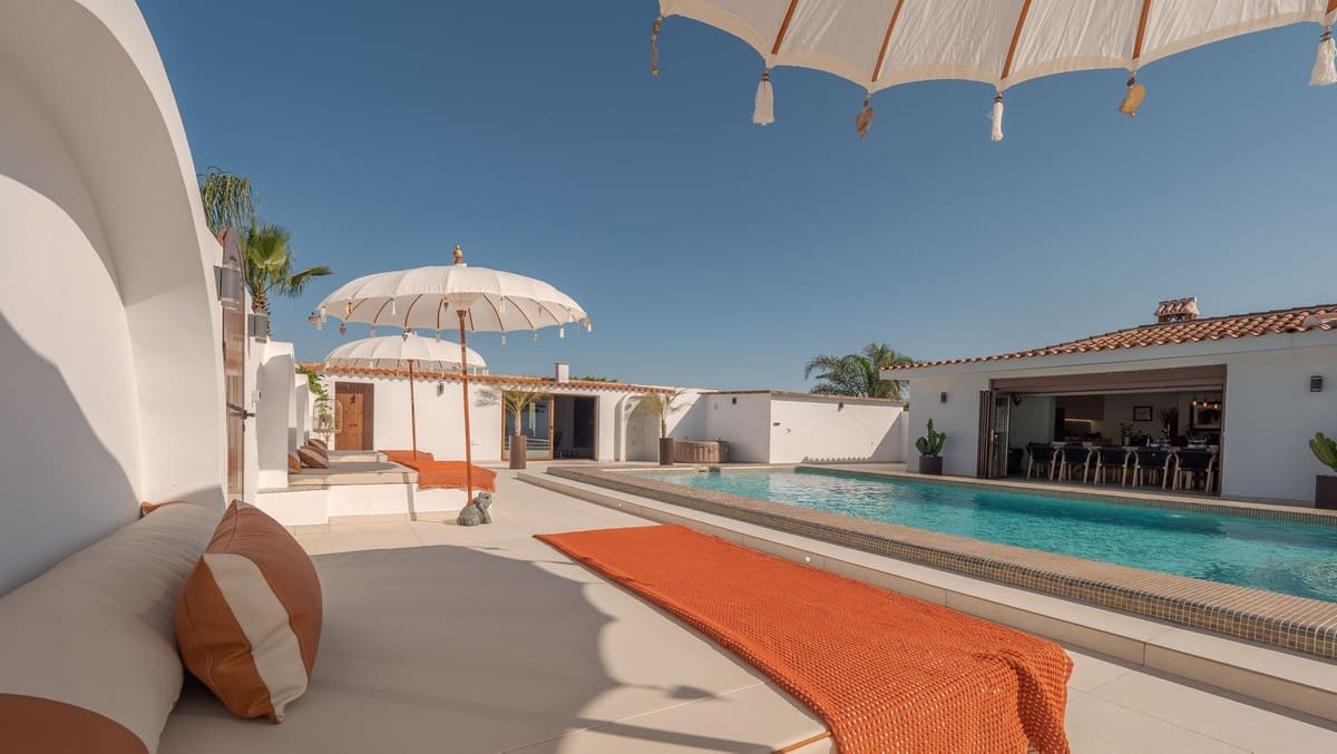 4 soveværelse Finca/Landehus til salg i Coin med swimmingpool garage - € 1.300.000 (Ref: 8994377)