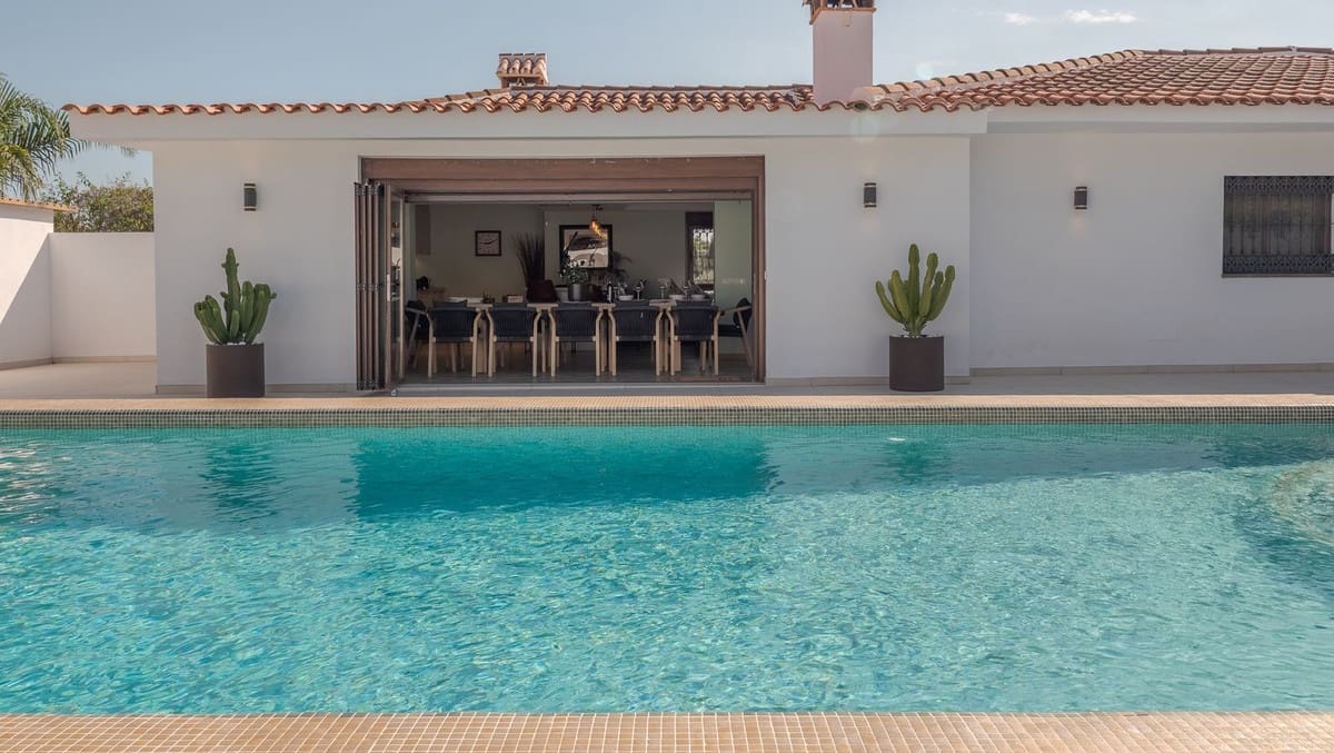 4 soveværelse Finca/Landehus til salg i Coin med swimmingpool garage - € 1.300.000 (Ref: 8994377)