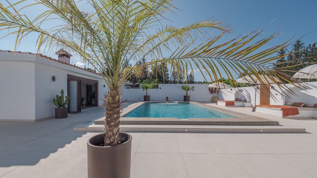 4 soveværelse Finca/Landehus til salg i Coin med swimmingpool garage - € 1.300.000 (Ref: 8994377)