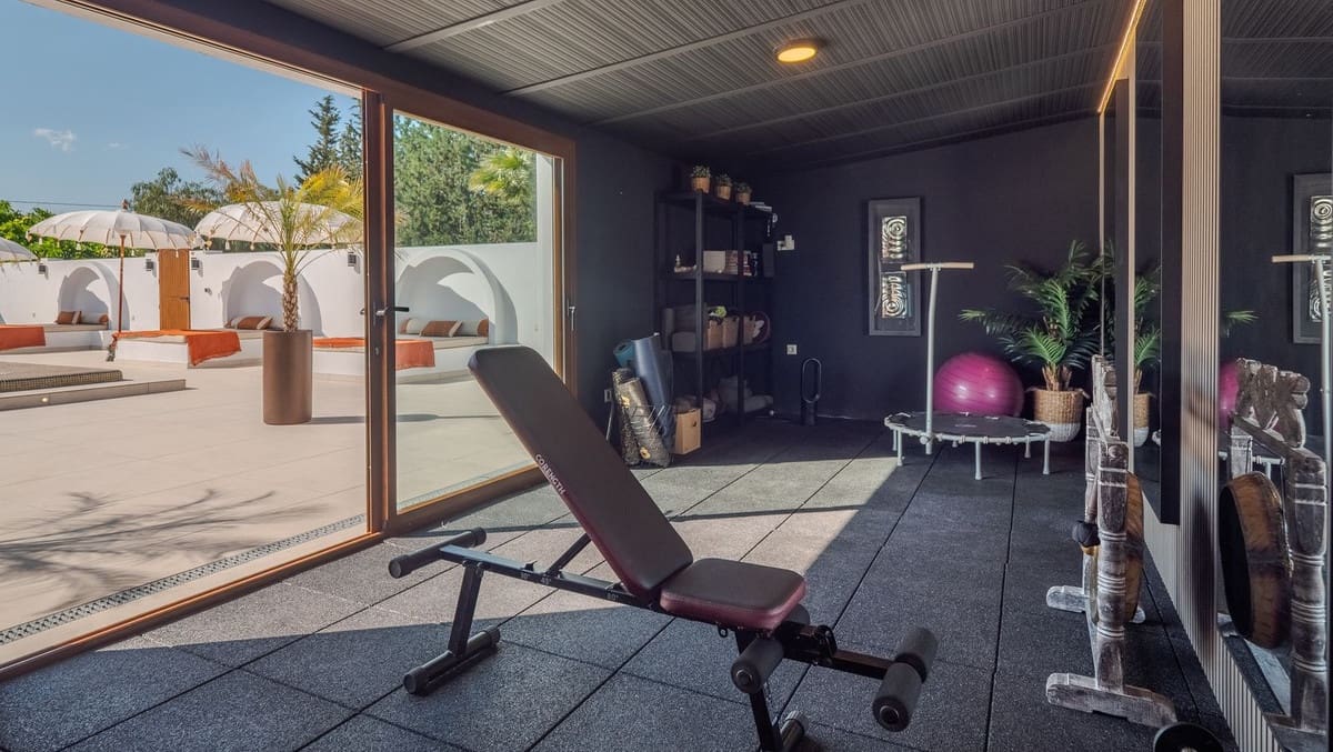 4 soveværelse Finca/Landehus til salg i Coin med swimmingpool garage - € 1.300.000 (Ref: 8994377)