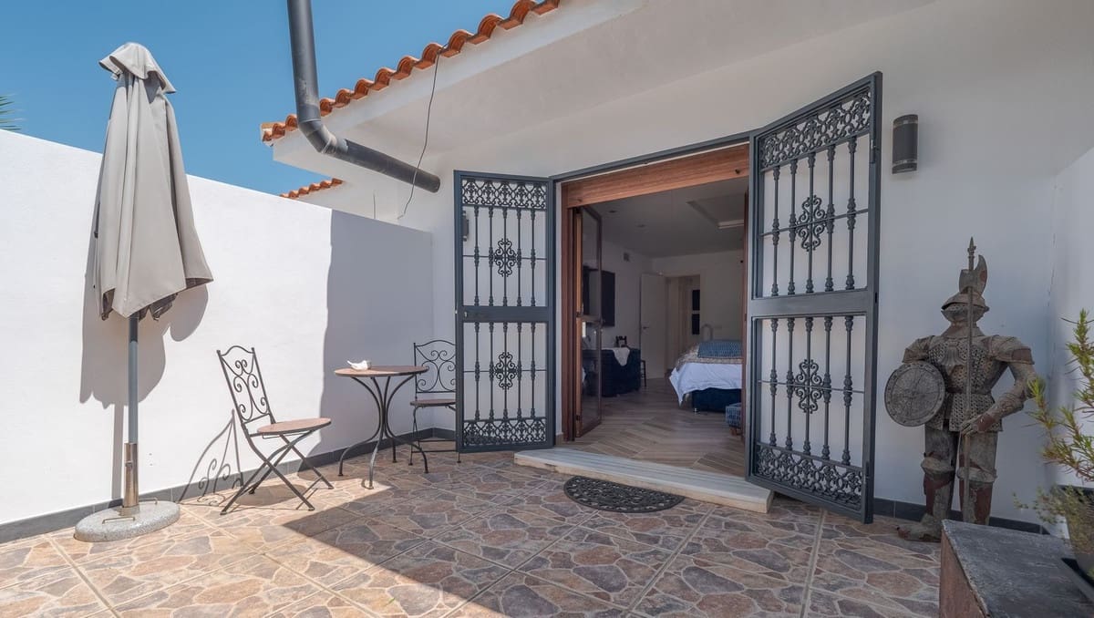 4 soveværelse Finca/Landehus til salg i Coin med swimmingpool garage - € 1.300.000 (Ref: 8994377)