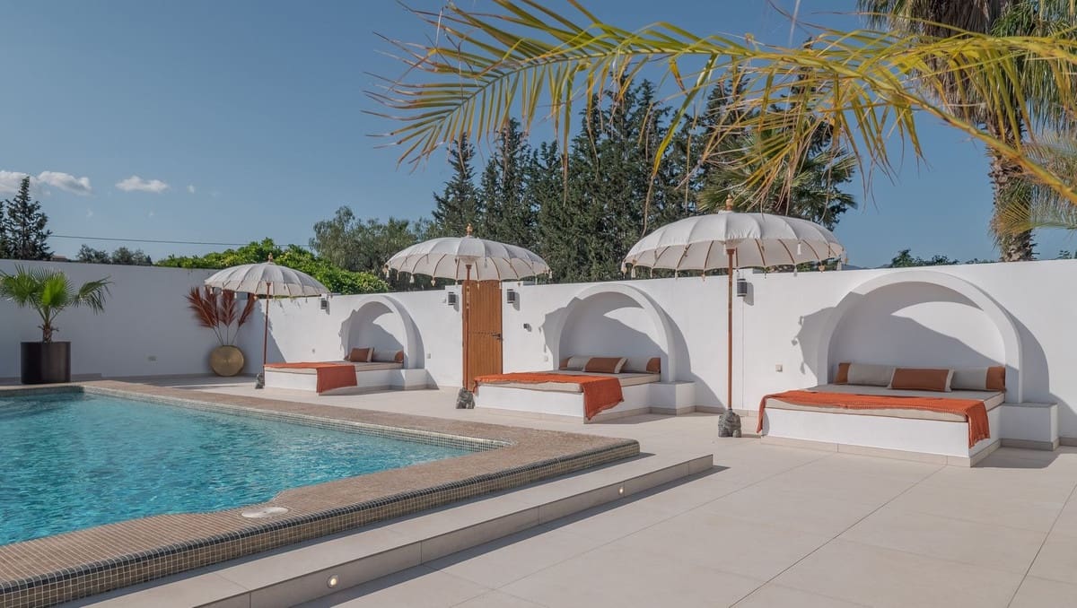 4 soveværelse Finca/Landehus til salg i Coin med swimmingpool garage - € 1.300.000 (Ref: 8994377)