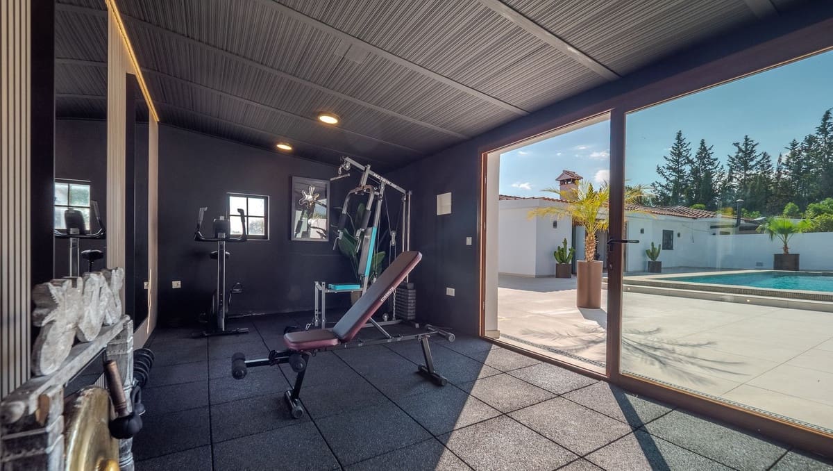 4 soveværelse Finca/Landehus til salg i Coin med swimmingpool garage - € 1.300.000 (Ref: 8994377)