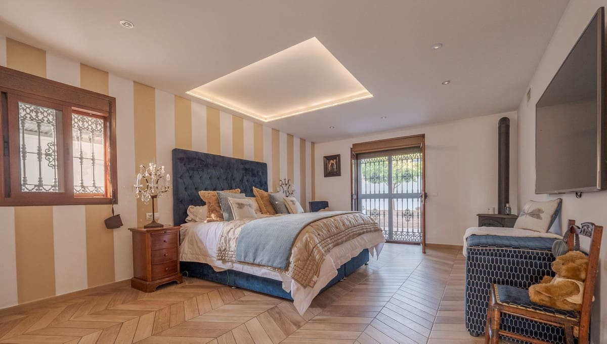 4 soveværelse Finca/Landehus til salg i Coin med swimmingpool garage - € 1.300.000 (Ref: 8994377)